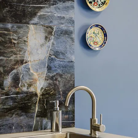 Blue House & Jacuzzi Apartment *