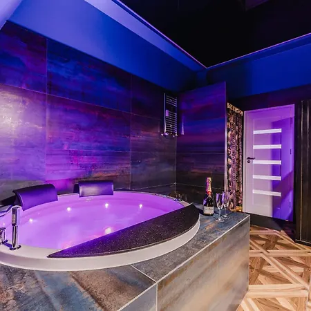 Blue House & Jacuzzi *