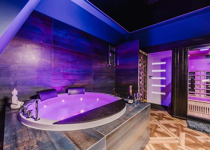 Blue House & Jacuzzi *