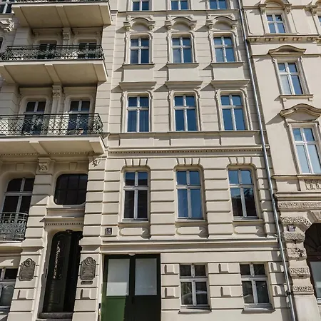 Blue House & Jacuzzi Appartement