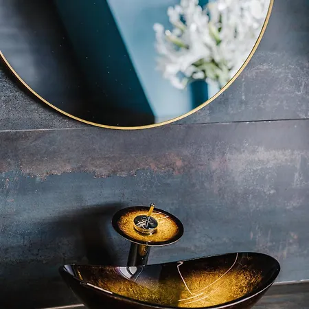 Blue House & Jacuzzi