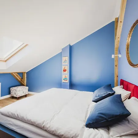 Blue House & Jacuzzi Appartement